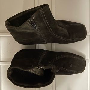 La Canadienne Suede Boots